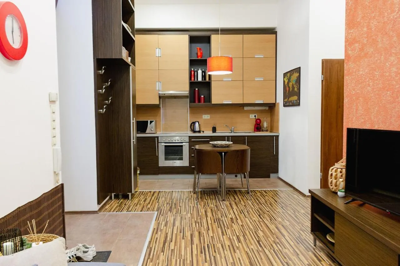Cosy Nest Close To Blaha Sqr Budapest